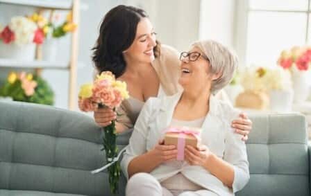 The Ultimate Guide to Finding the Perfect Gift for Your Book Loving, Sweet Toothed, and Jewelry Adoring Mom: Tips, Ideas, and More!